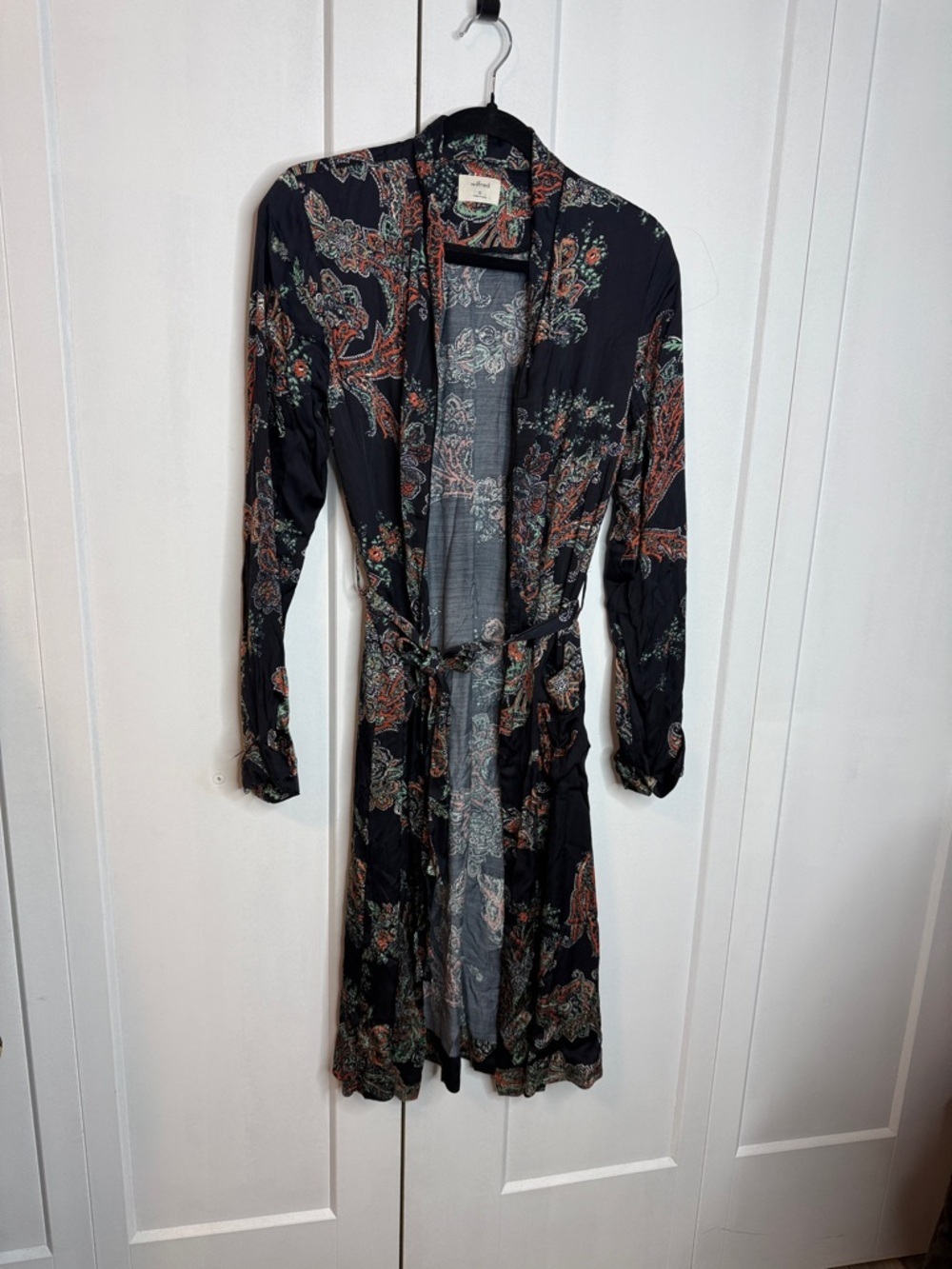 Aritzia Wilfred -XS- Black Paisley Tie-Waist Robe with Rust & Sage Accents